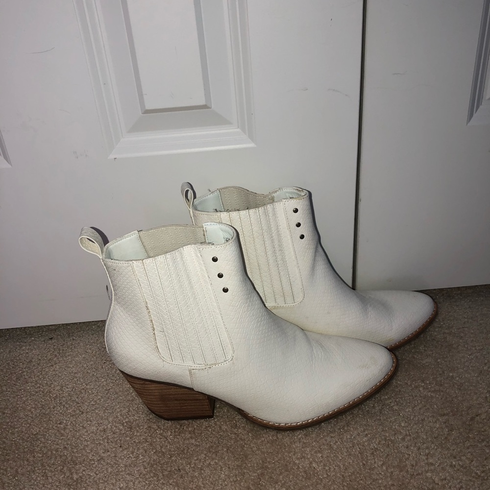 Heels and comes with original box purchased with.